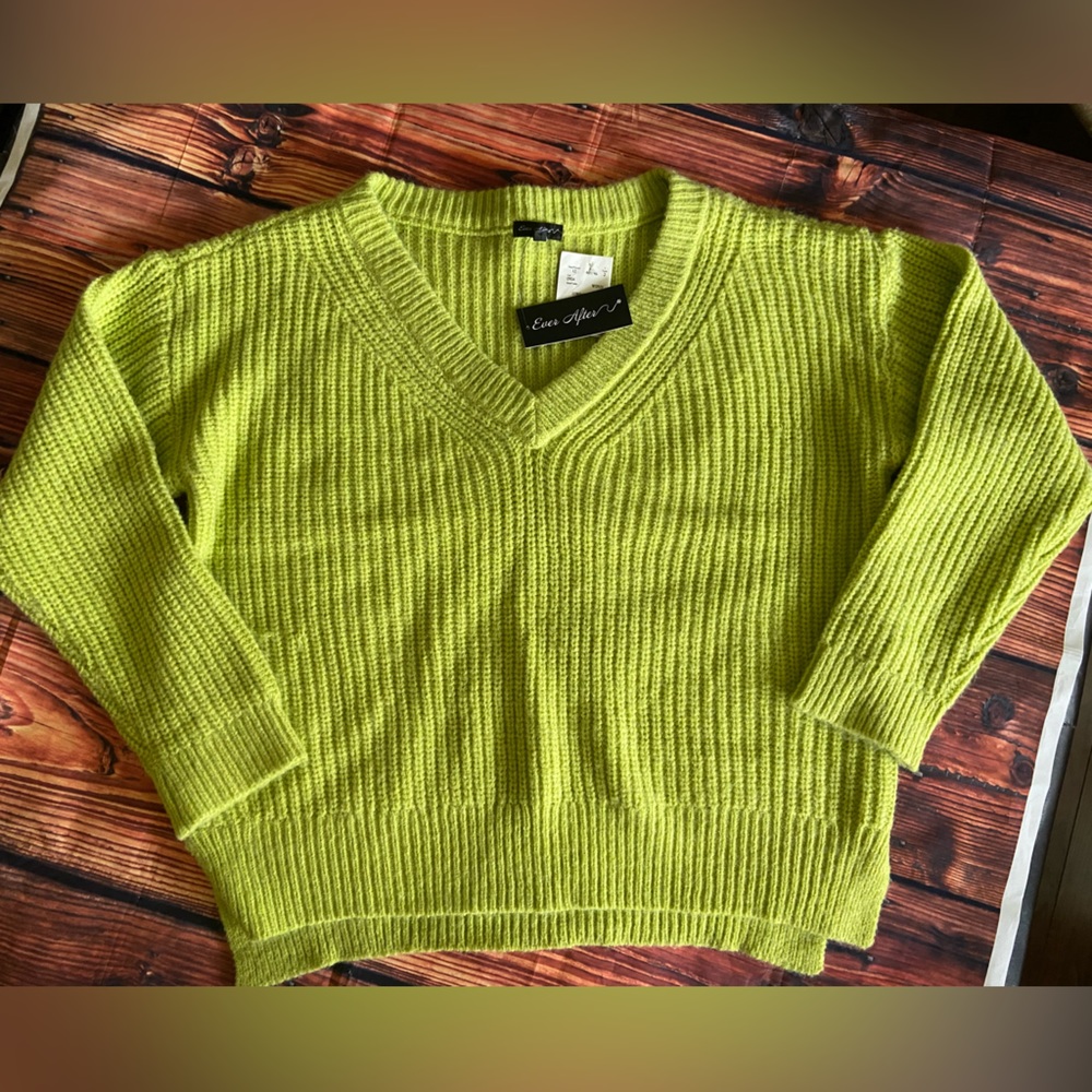 P099 EVER AFTER V-Neck Pullover Sz XL NWT